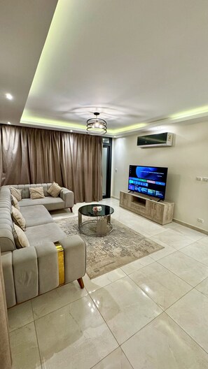 TV - spacious apartment w/ pool and garden view (Cairo Governorate)