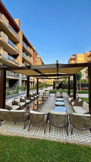 Terrace/patio - spacious apartment w/ pool and garden view (Cairo Governorate)