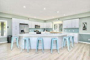 Fridge, microwave, oven, stovetop - Luxury Beach Retreat 1 Min. Walk To Beach, Pool, Hot Tub,Fire Pit, Game Room (Hilton Head Island)