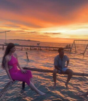 On the beach, white sand, free beach cabanas, sun-loungers - El Arca (Isla Tintipán)
