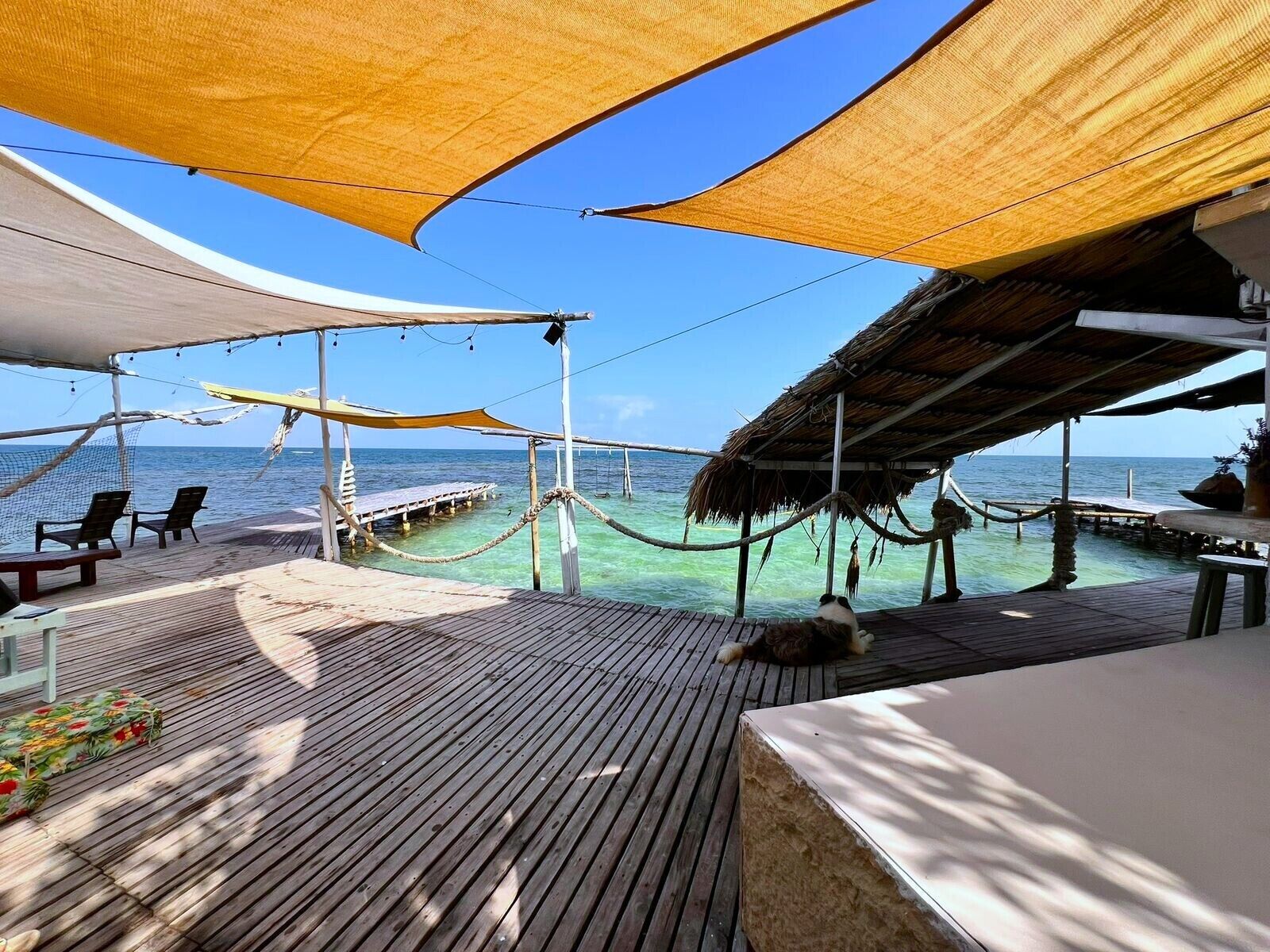 Quầy bar trên bãi biển