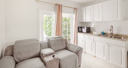 Room-cozy Private Apartment in Vero Beac