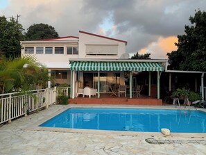 المنشأة من الخارج