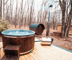 Outdoor spa tub