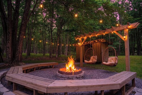 Relaxing Pocono Escape Hot Tub Sauna Outdoor TV