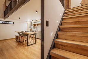 Luxury Apartment, Hot Tub | Iron/ironing board, free WiFi, bed sheets