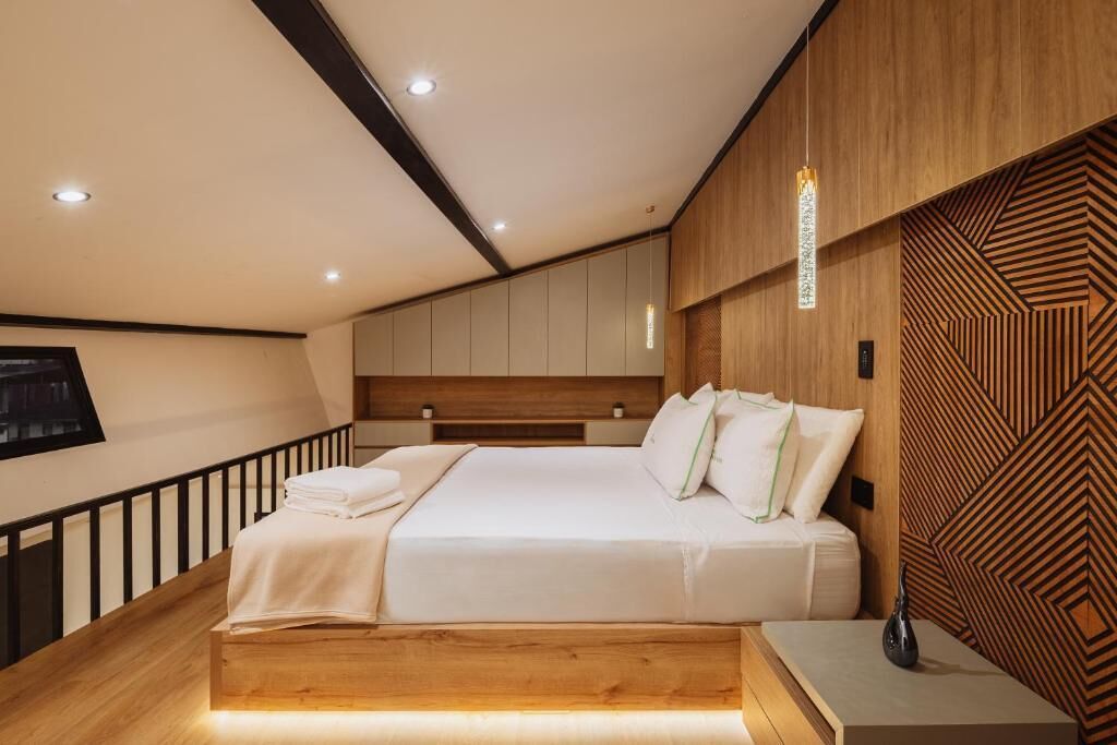 Luxury Apartment, Hot Tub | Iron/ironing board, free WiFi, bed sheets