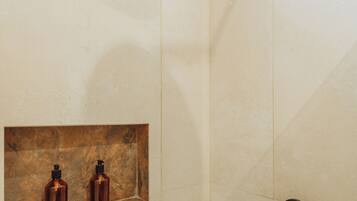 Deluxe Room | Bathroom | Shower, towels, soap, toilet paper