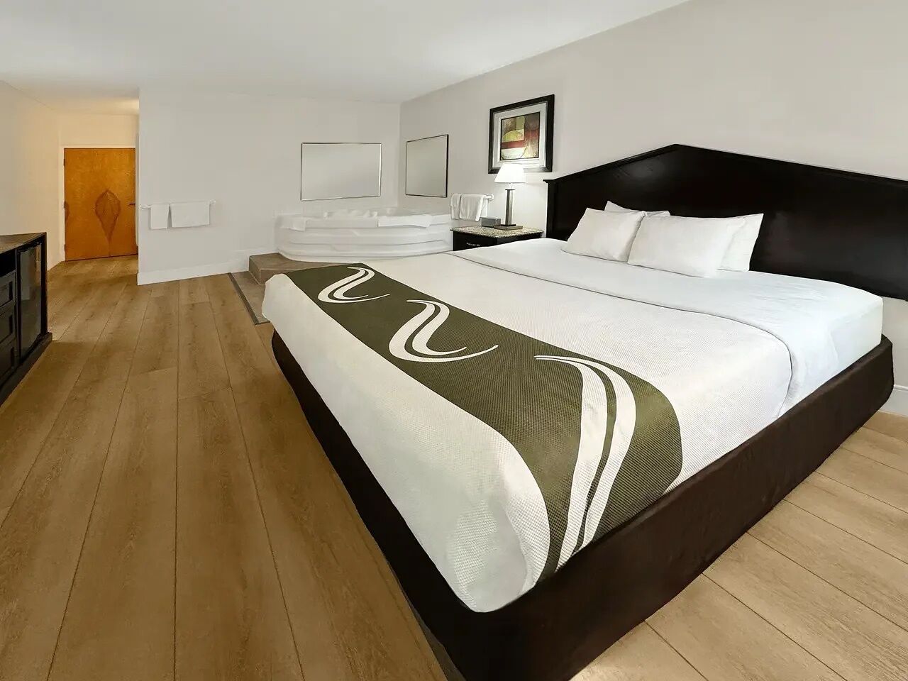 Superior tweepersoonskamer, 1 kingsize bed, bubbelbad | Een bureau, een laptopwerkplek, verduisterende gordijnen