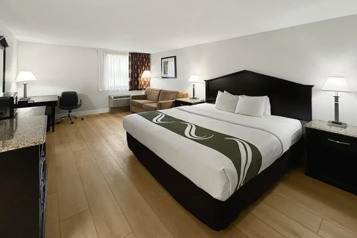 Deluxe Double Room | Desk, laptop workspace, blackout curtains, iron/ironing board