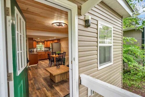 Elements Pocono Cottage | Firepit | Pickleball