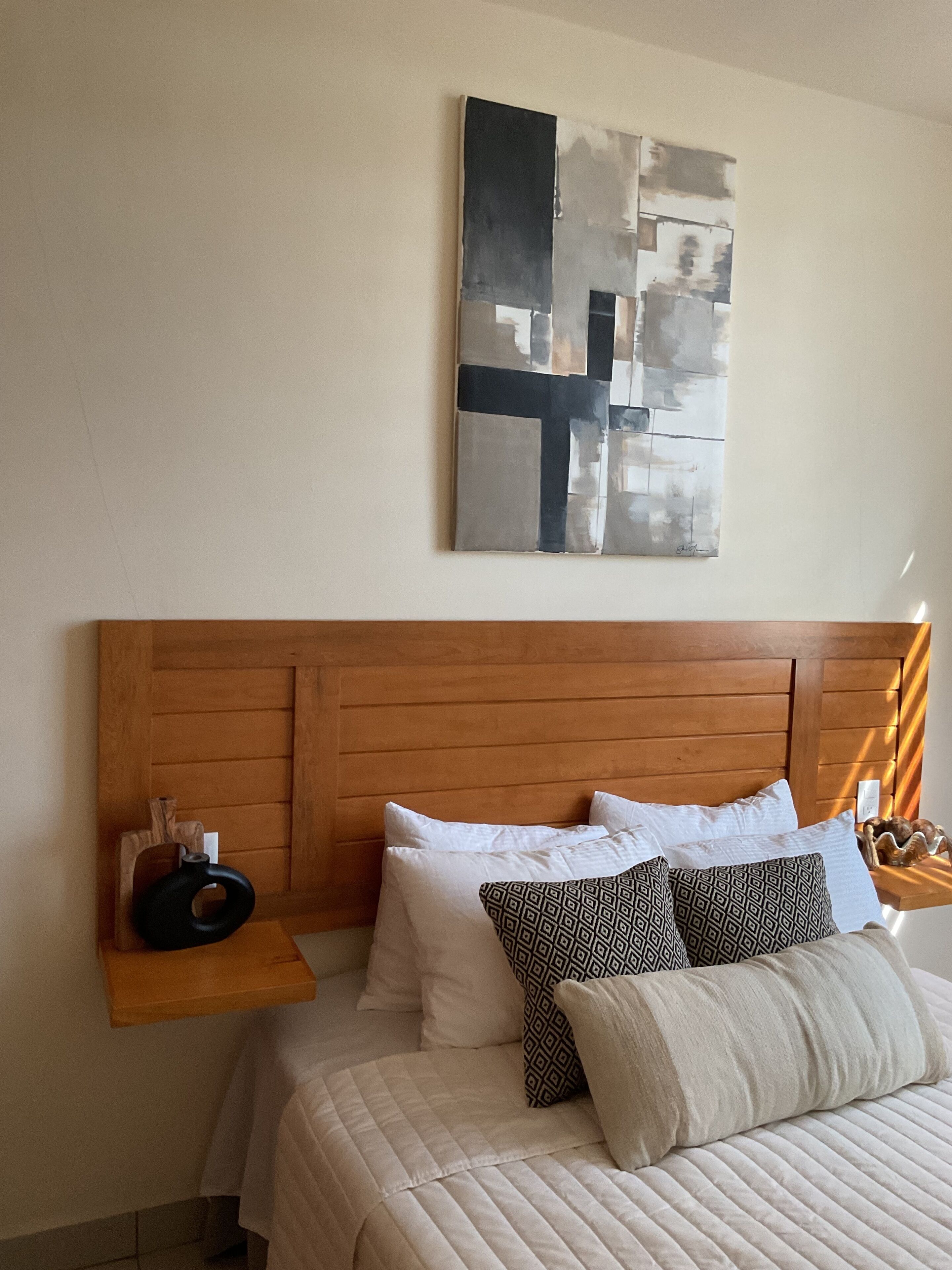 Planxa i posts de planxar, wifi i roba de llit 