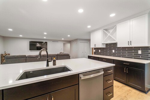 Spacious 5BR Family Home in Ames • Near ISU & Attractions