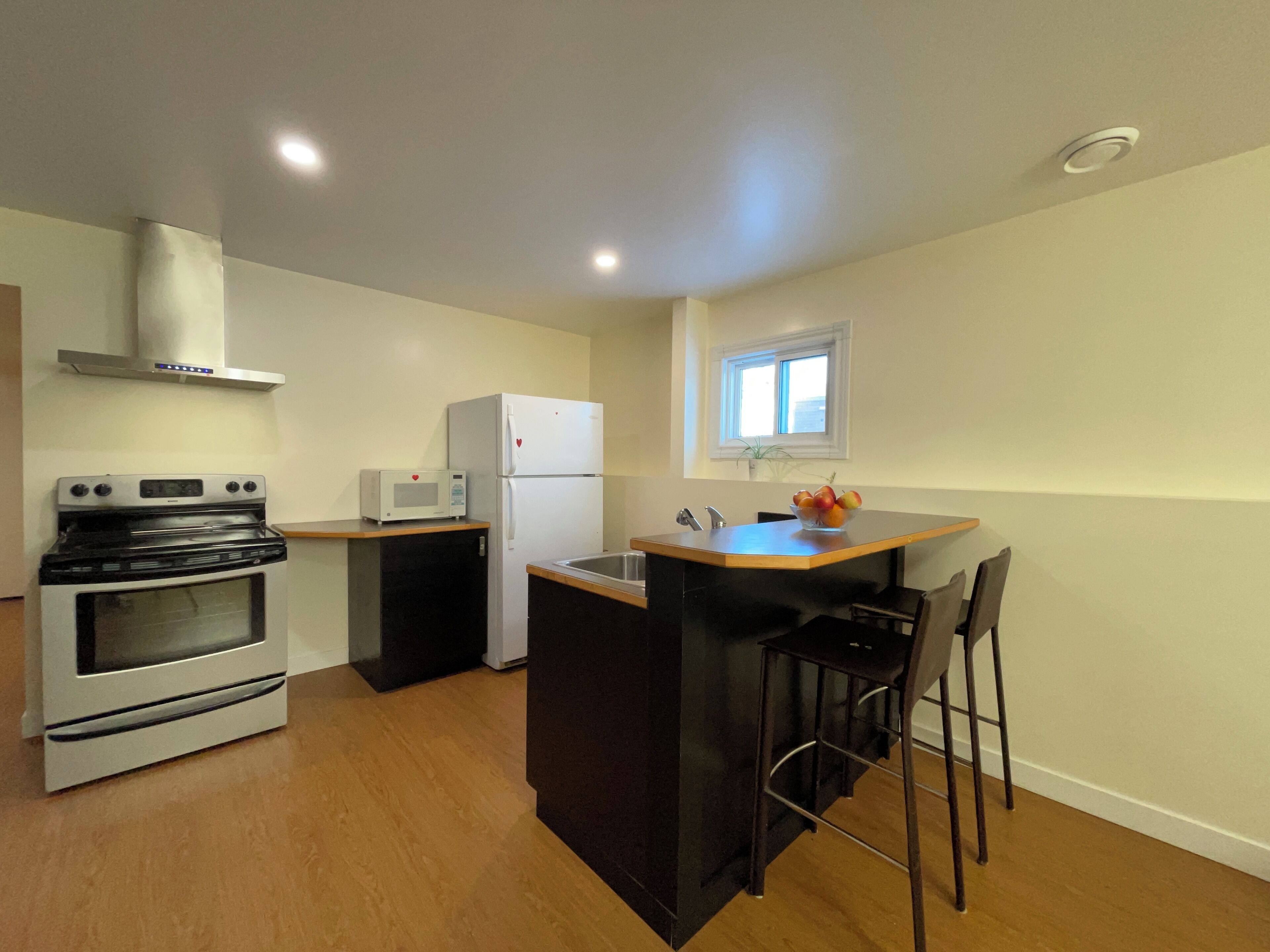 Micro-ondes, four, plaque de cuisson