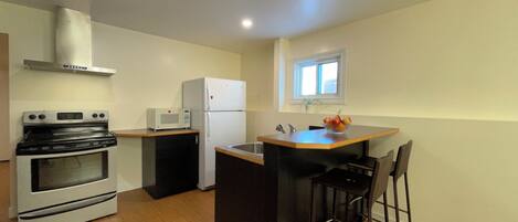 Micro-ondes, four, plaque de cuisson