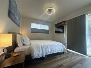 4 bedrooms, iron/ironing board, free WiFi, bed sheets - Monterey Bay Escape (Seaside)