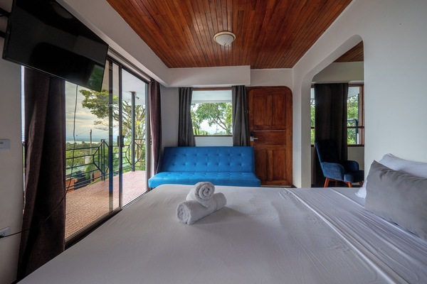 Basic Triple Room, Balcony | Egyptian cotton sheets, premium bedding, down duvets
