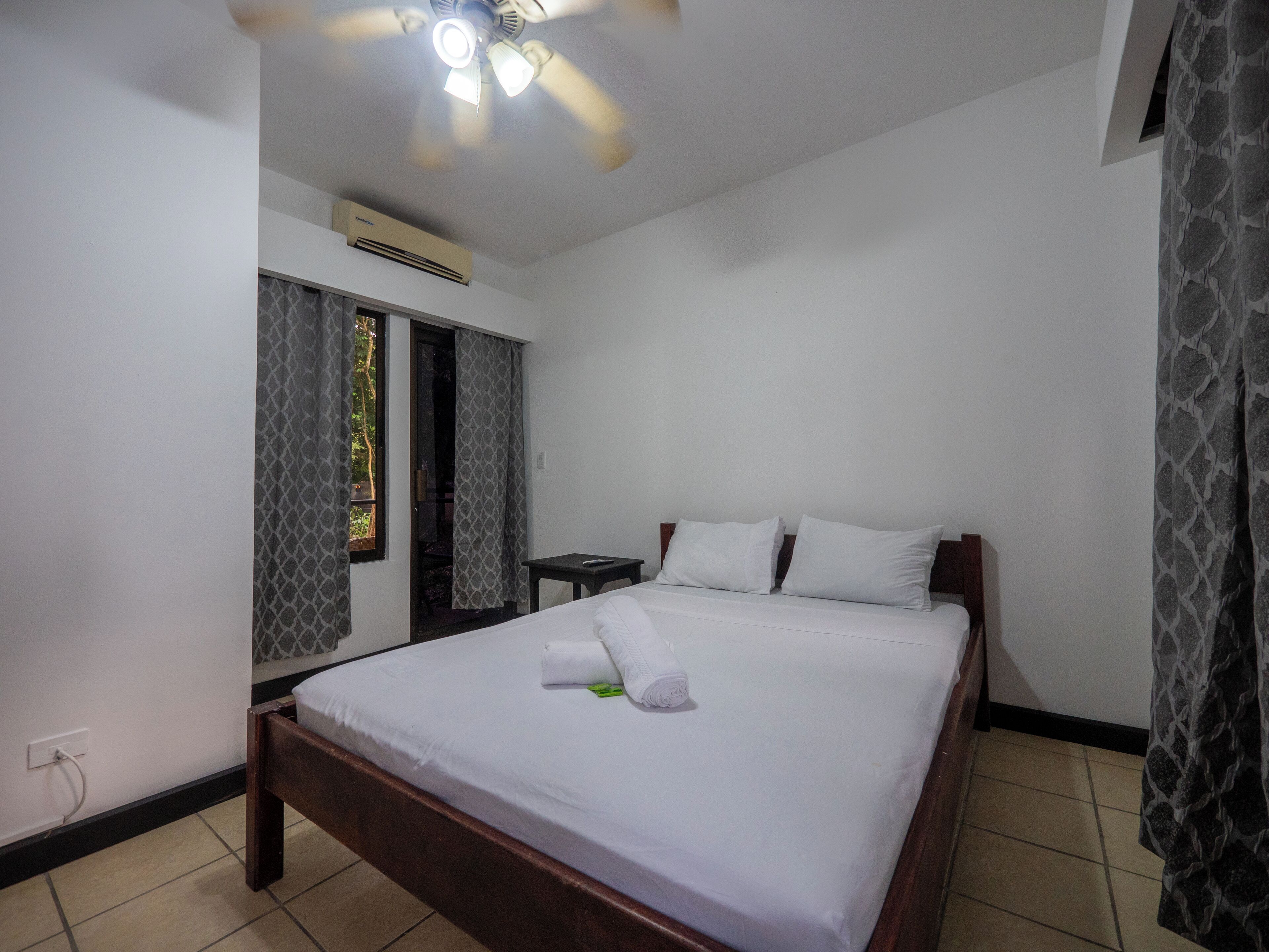 Tallelokero huoneessa, ilmainen Wi-Fi, vuodevaatteet