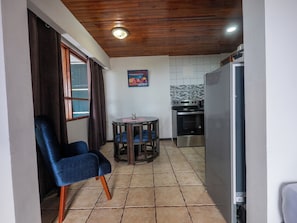 Perhetalo, lanai, osittainen merinäköala | Yksityinen keittiö