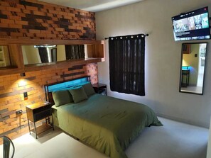Tabla de planchar con plancha, wifi y ropa de cama