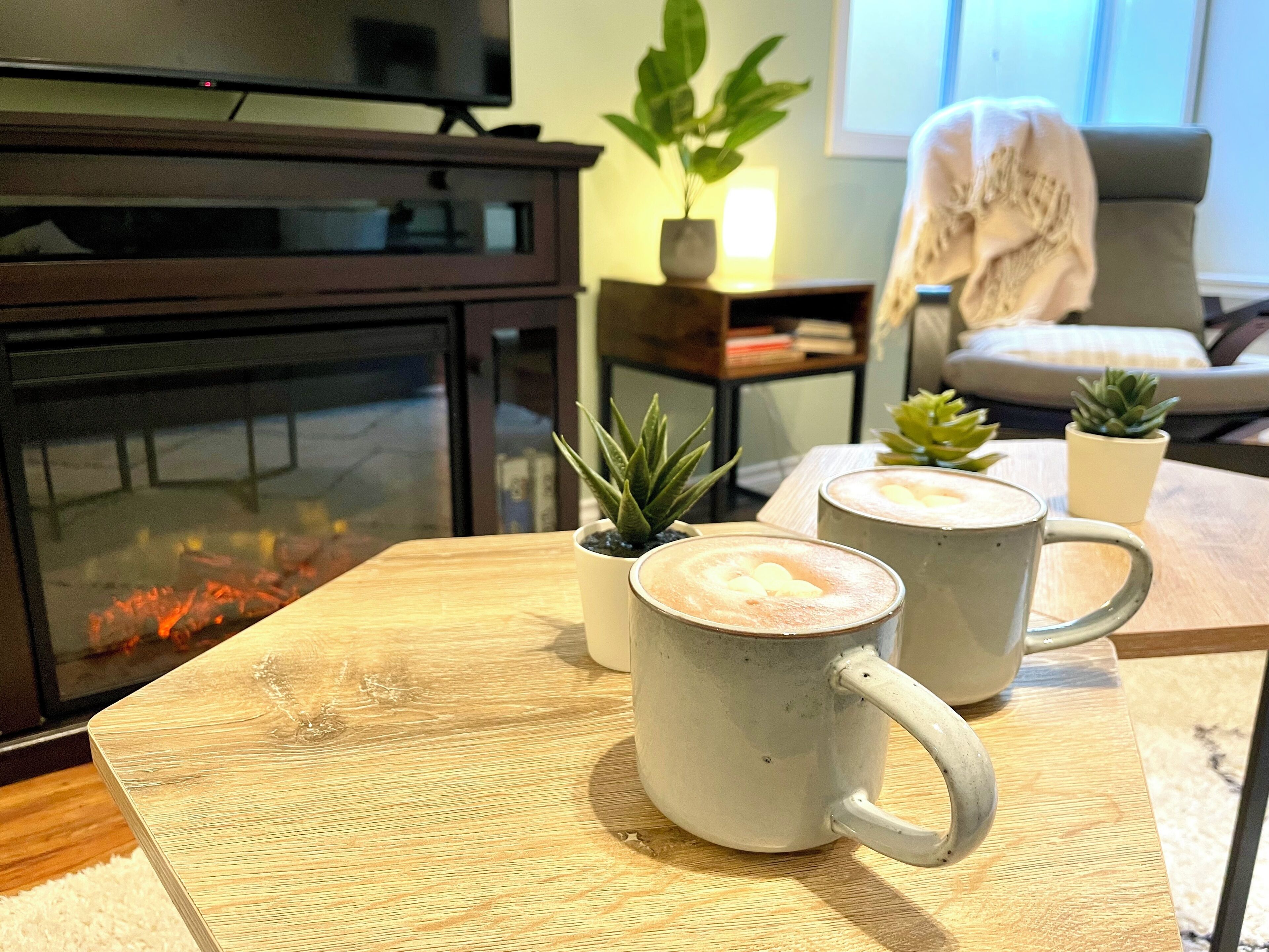 Walk To Grouse Gondola · Ski/hike/bike Base · 3br Family Retreat - North Vancouver