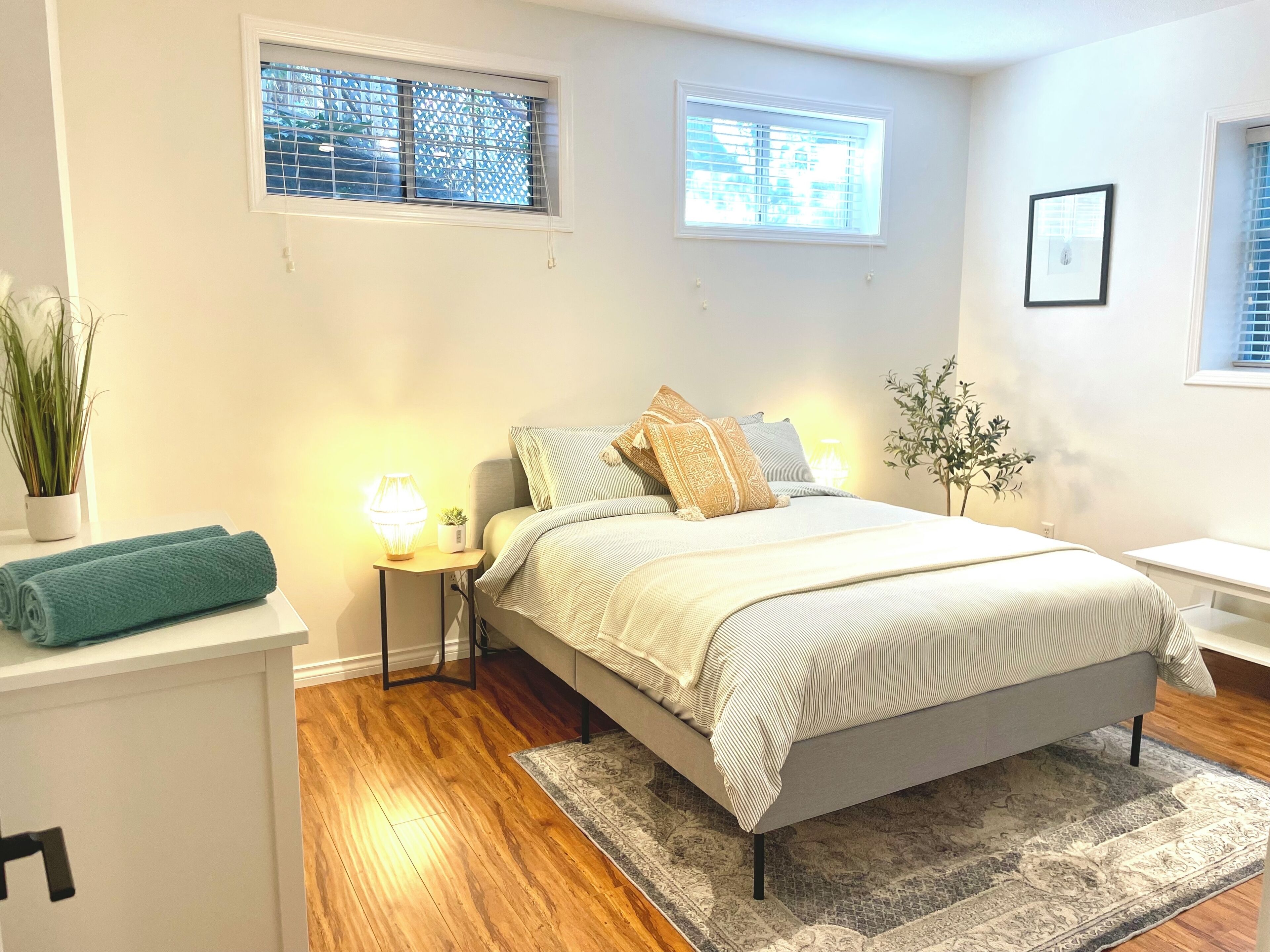 Desk, travel cot, free WiFi, bed sheets