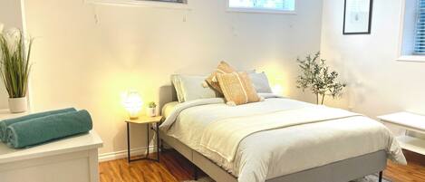 Desk, travel cot, free WiFi, bed sheets