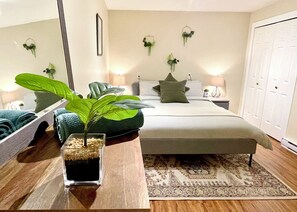 Desk, travel crib, free WiFi, bed sheets