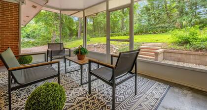 Don Andres \\ 5 Bedrooms \\ 6 Beds \\ Parking for 6 Vehicles