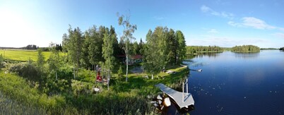 Cozy vacation home right on the lake with sauna and hot tub