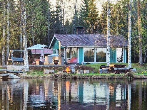 Cozy vacation home right on the lake with sauna and hot tub
