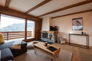 Living area - Cosy 4 bedroom with fireplace, near Medran ski lift (Val de Bagnes)