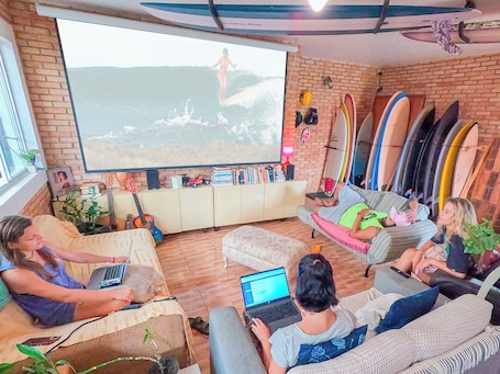 Sala de estar. HOSTEL QUINTAL GUEST Ubatuba - PG