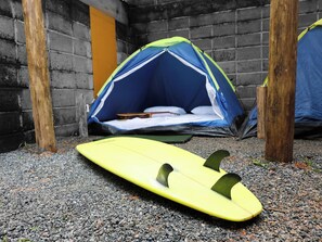 Tienda de campaña, lanai, vista al patio