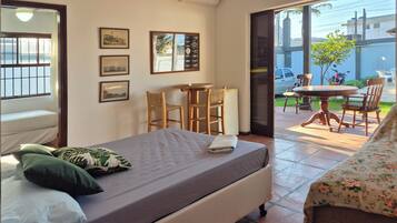Suite, Air conditioning, Pool View | Individually decorated, individually furnished, bed sheets