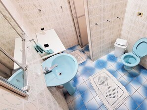 Bathroom - HOSTEL QUINTAL GUEST Ubatuba - PG (Ubatuba)