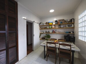 Refrigerador, microondas