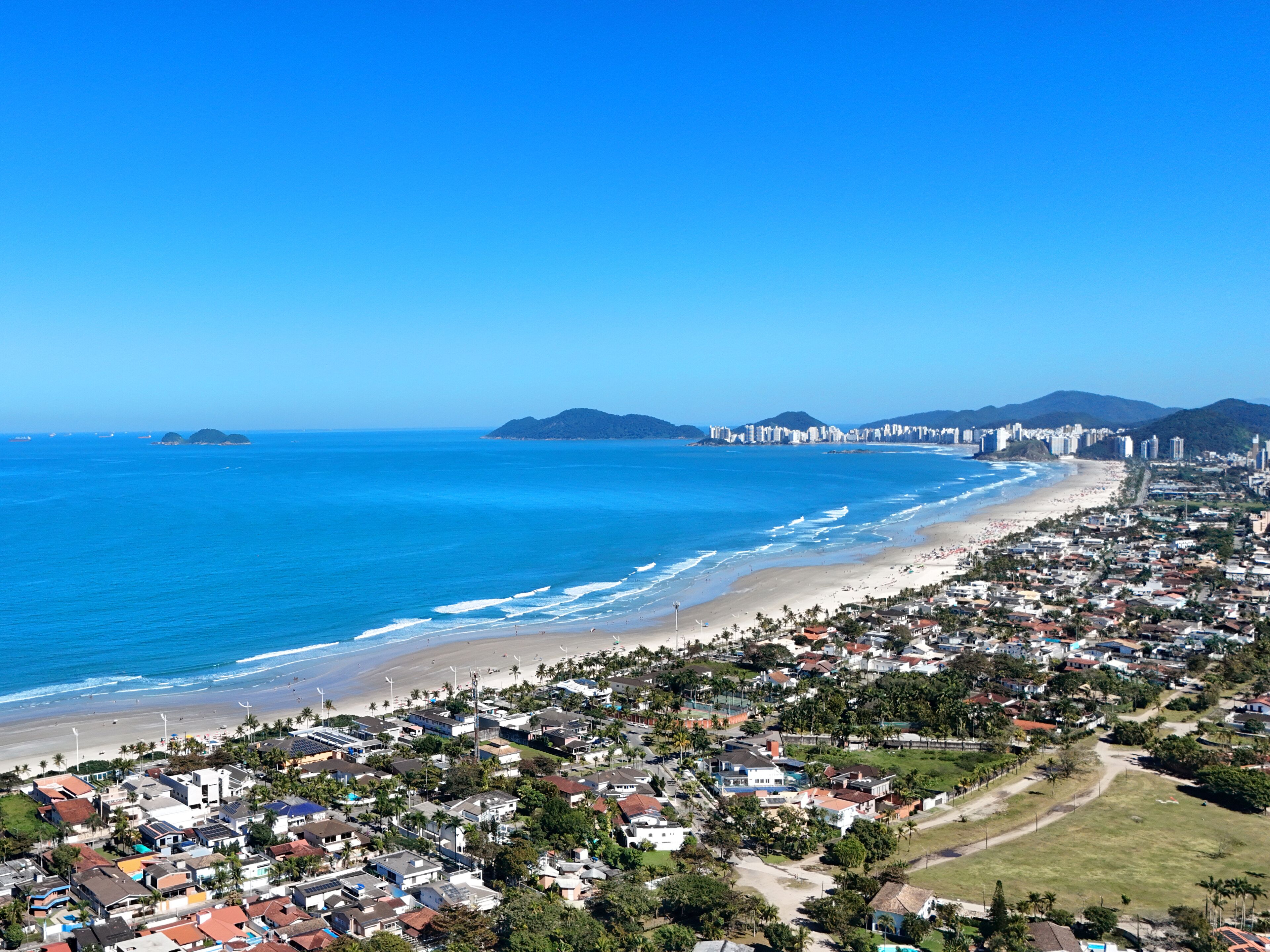 Beach nearby, white sand, beach shuttle, beach volleyball