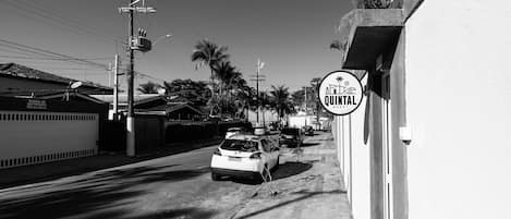 Vista frontal de la propiedad