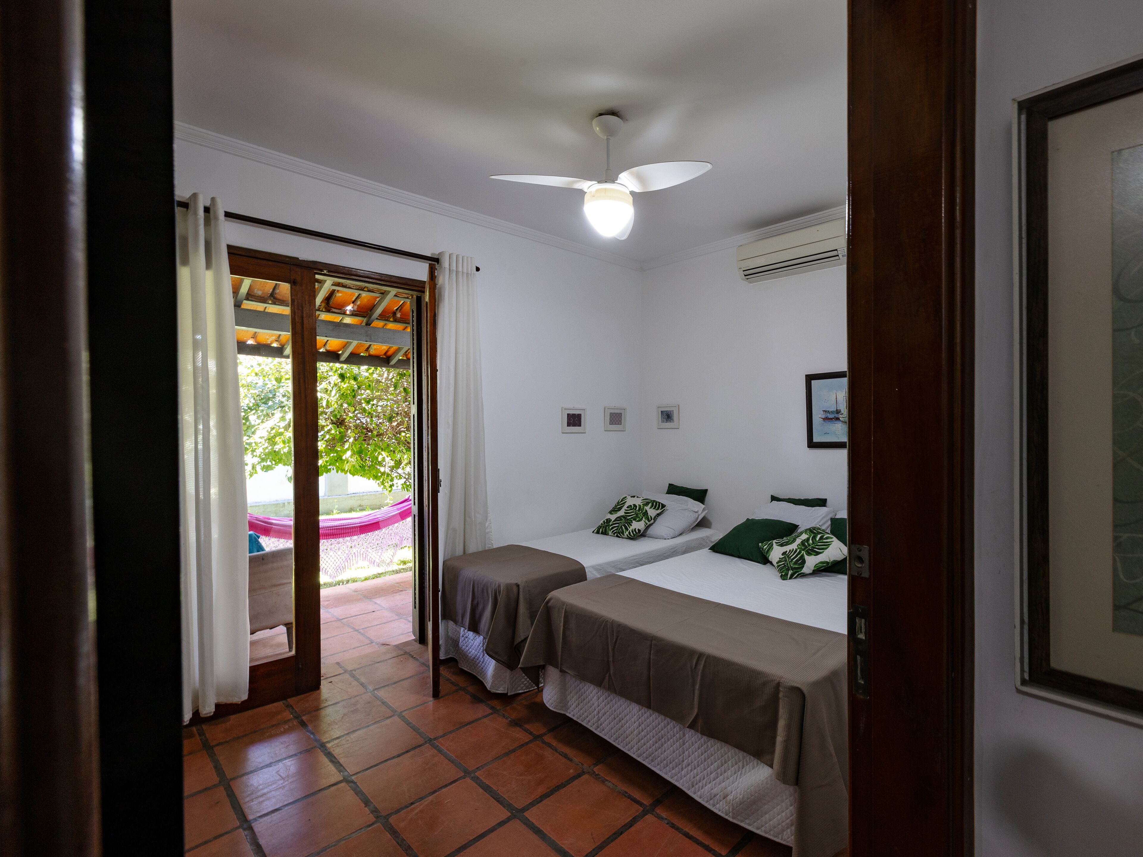 Suite, Air conditioning, Garden View | Individually decorated, individually furnished, bed sheets