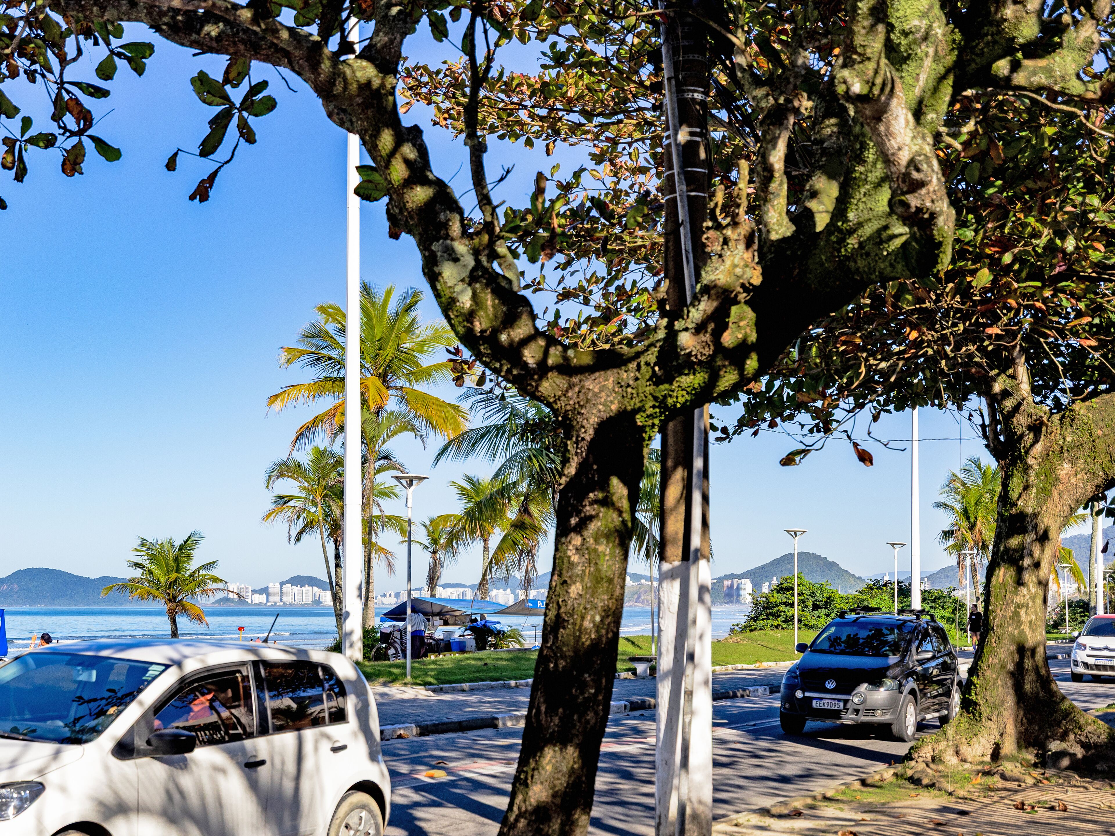 Beach nearby, white sand, beach shuttle, beach volleyball