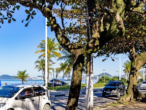 In Strandnähe, weißer Sandstrand, Shuttle zum Strand, Volleyball