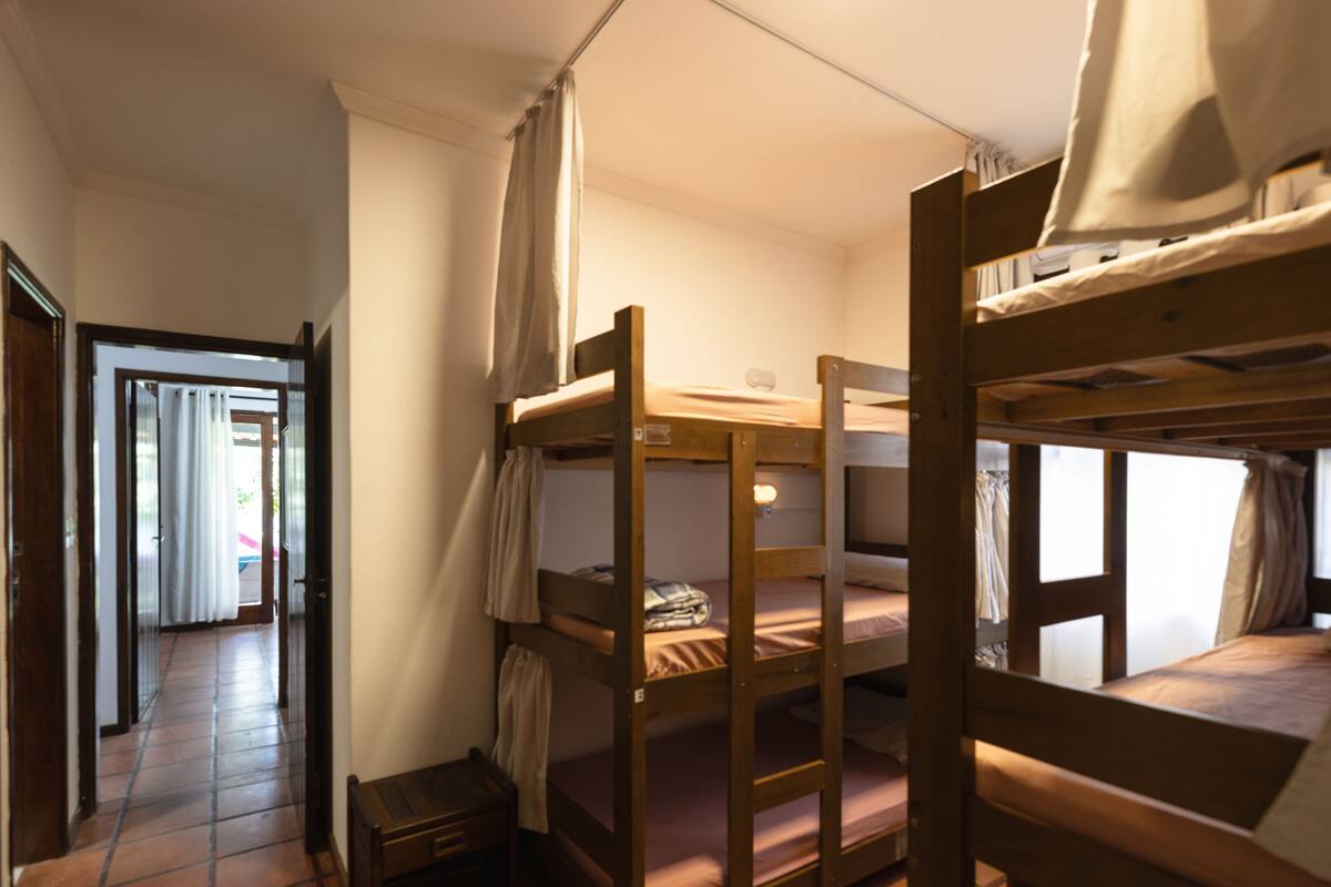 Con stile personalizzato, con arredamento individuale, lenzuola
