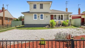 Exterior - Goulburn Stay with Garden Views & Comfort (Goulburn)