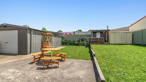Goulburn Stay with Garden Views & Comfort