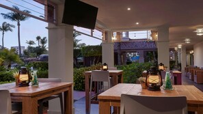 Outdoor dining - Island Retreat – 2BR Garden Villa at Marriott Aruba Surf Club (Noord)