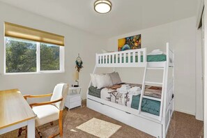 3 Schlafzimmer, Schreibtisch, kostenloses WLAN, Bettwäsche