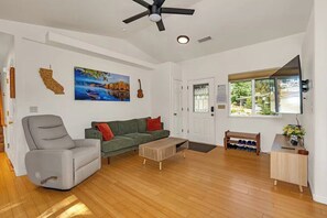 Smart TV, computer monitors