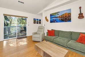 Smart TV, computer monitors