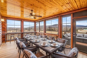 Dining - Grand Mountain Lodge, Pickleball, Barrel Sauna, Hot Tub, Game Room, Arcade (Luray)